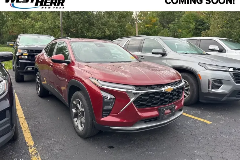 2024 Chevrolet Trax LT photo 1