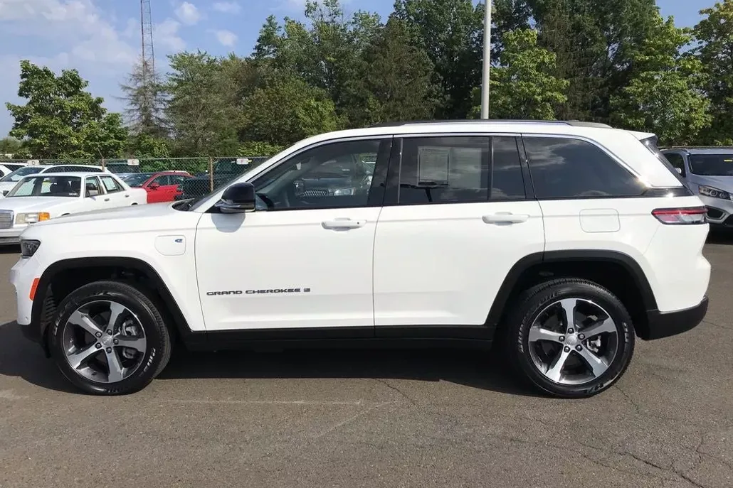2023 Jeep Grand Cherokee 4xe photo 1