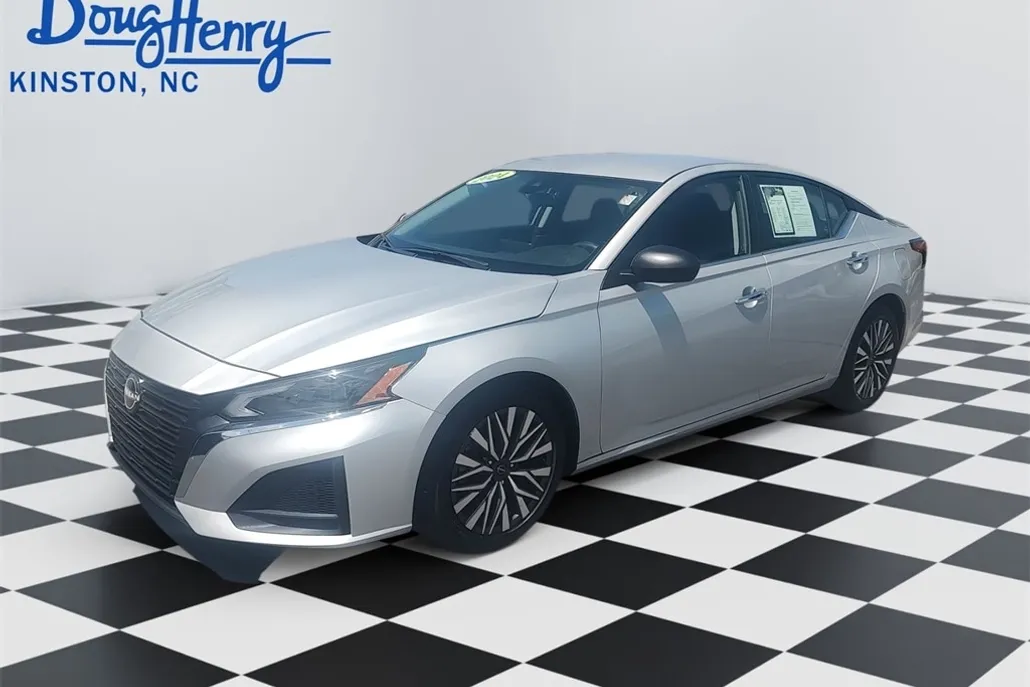 2024 Nissan Altima 2.5 SV photo 1