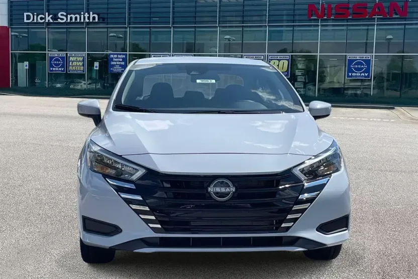 2025 Nissan Versa SV photo 1
