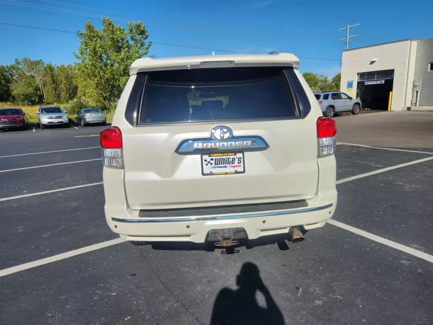 2013 Toyota 4Runner SR5 photo 1