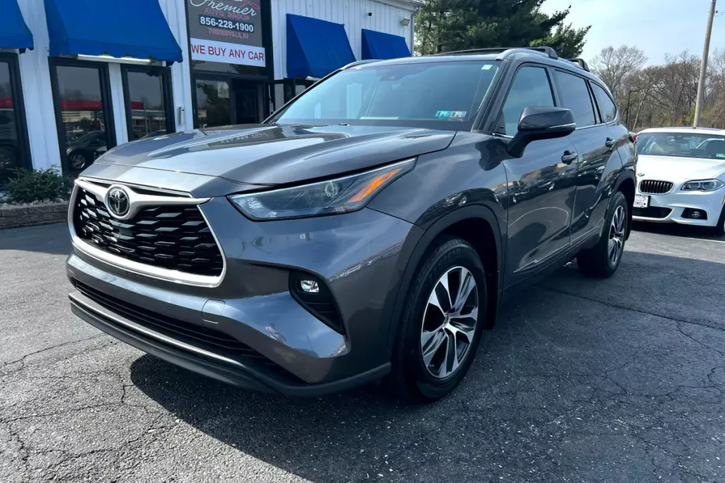 2022 Toyota Highlander XLE photo 1