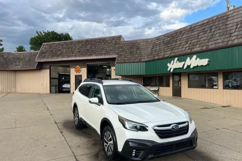 2020 Subaru Outback Premium photo 1