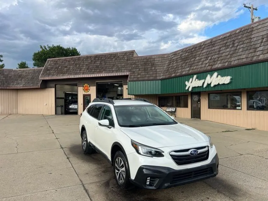2020 Subaru Outback Premium photo 1