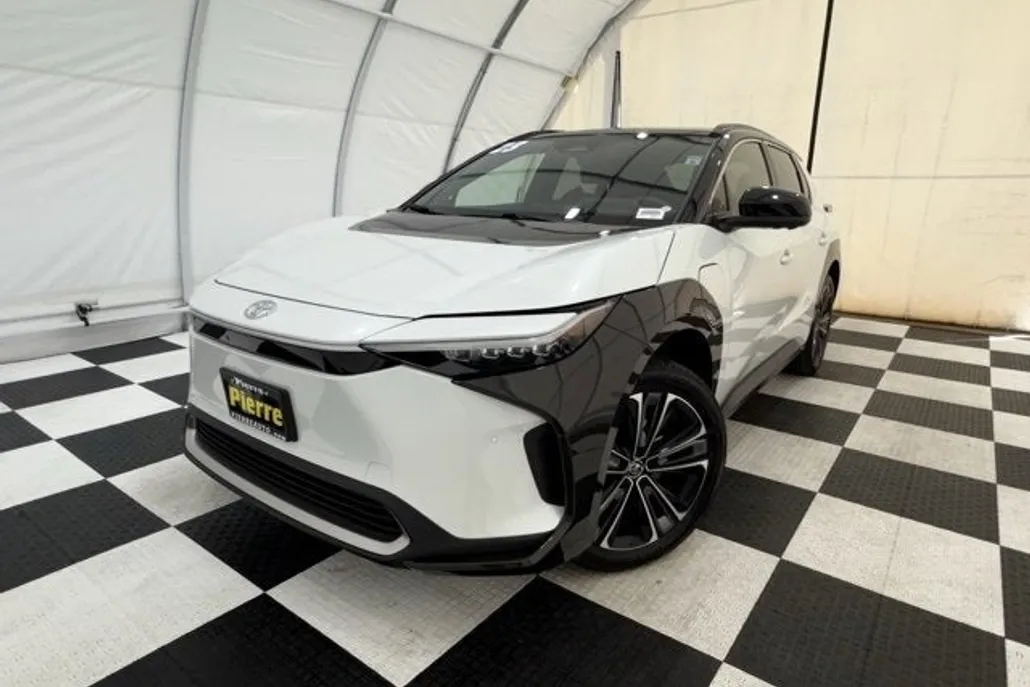 2023 Toyota bZ4X XLE photo 1