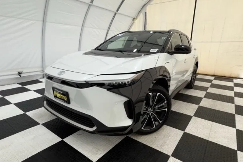 2023 Toyota bZ4X XLE photo 1
