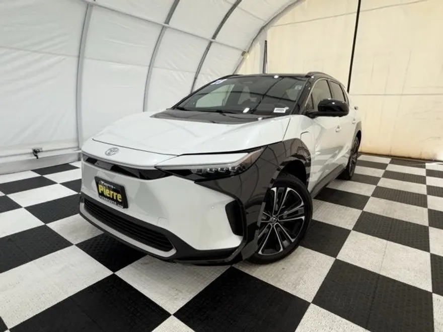 2023 Toyota bZ4X XLE photo 1
