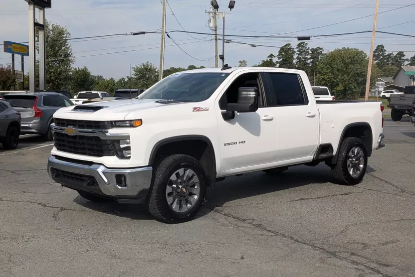 2024 Chevrolet Silverado 2500HD LT photo 1