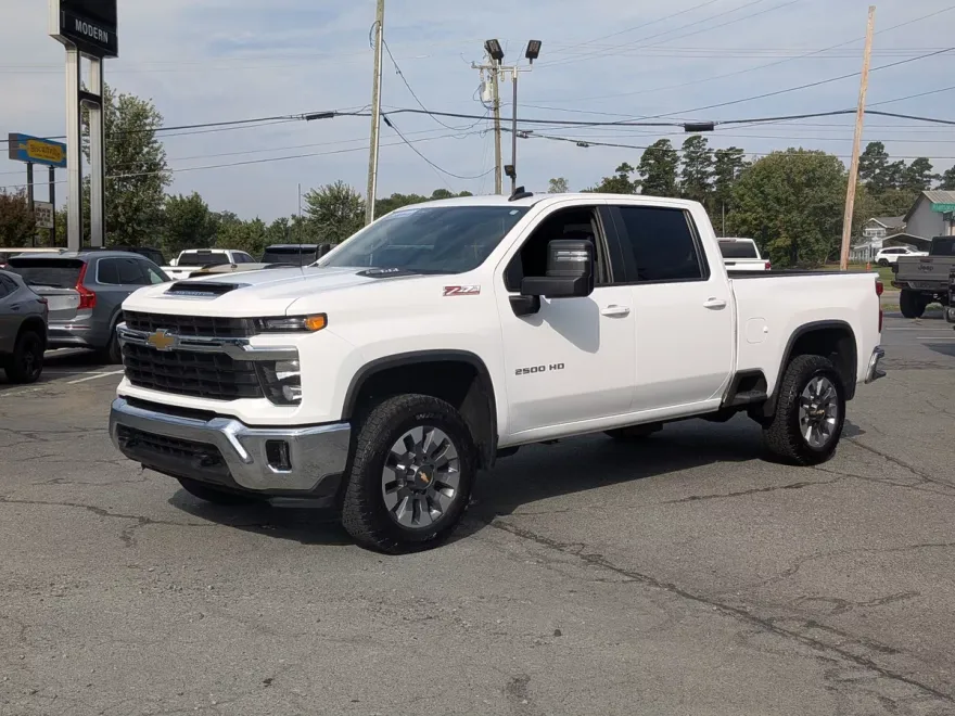2024 Chevrolet Silverado 2500HD LT photo 1