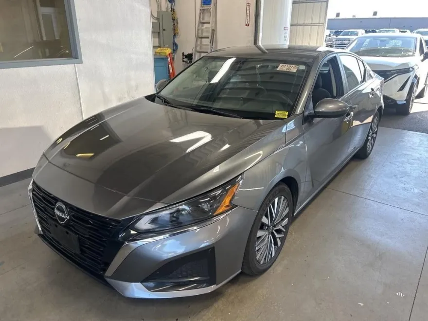 2023 Nissan Altima 2.5 SV photo 1