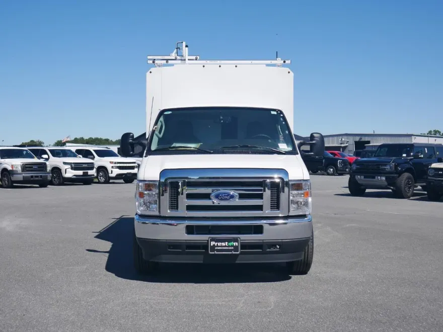 2025 Ford E-350 photo 1