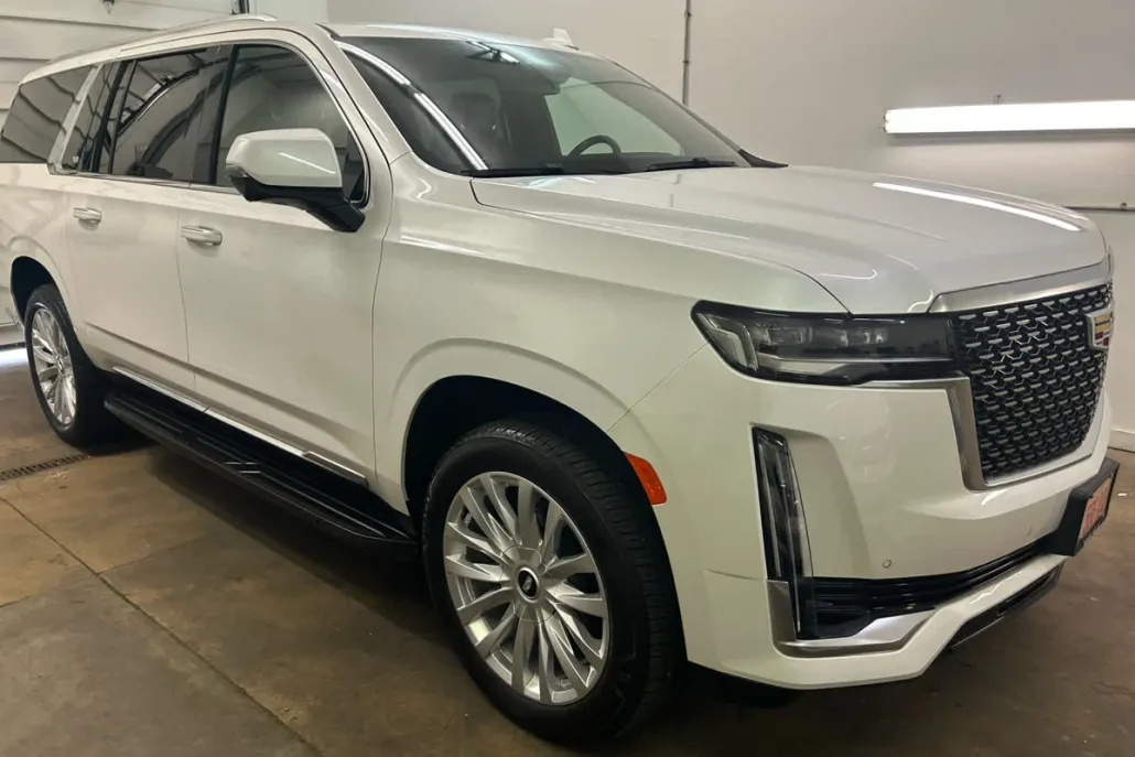 2022 Cadillac Escalade ESV Luxury photo 1