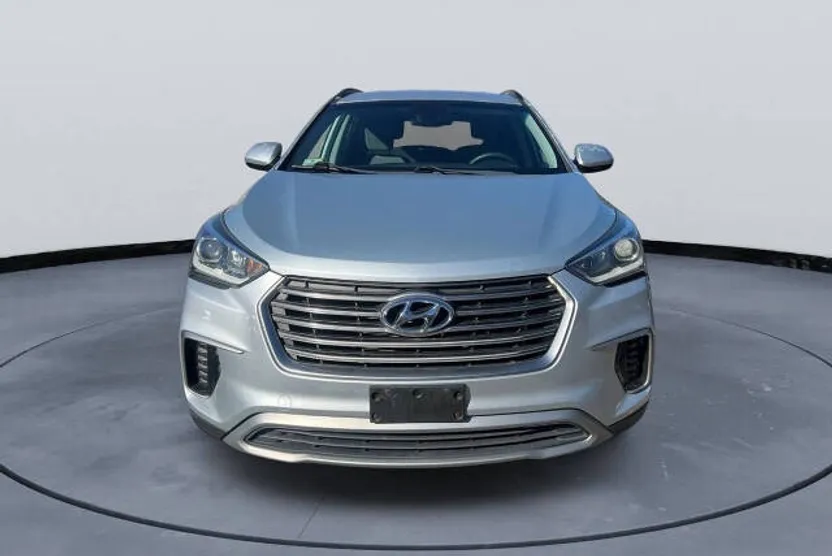 2017 Hyundai Santa Fe SE photo 1
