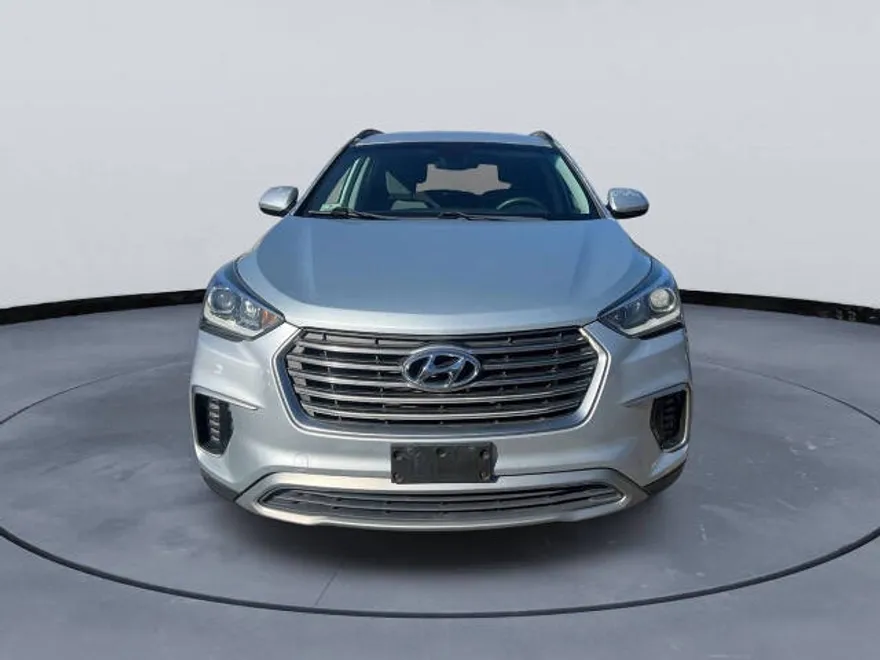 2017 Hyundai Santa Fe SE photo 1