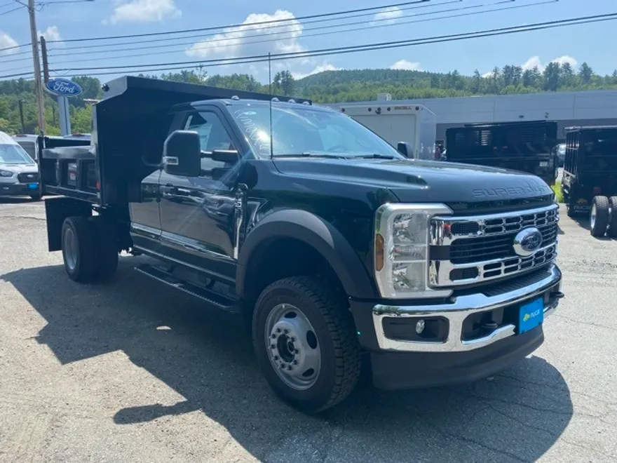 2025 Ford F-550 photo 1