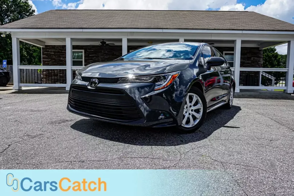 2023 Toyota Corolla LE photo 1