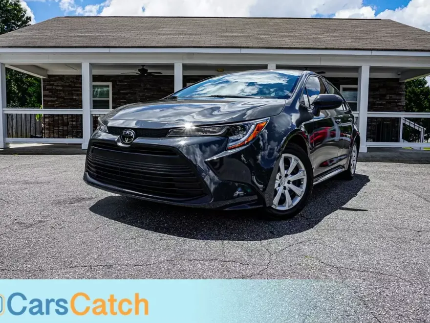 2023 Toyota Corolla LE photo 1