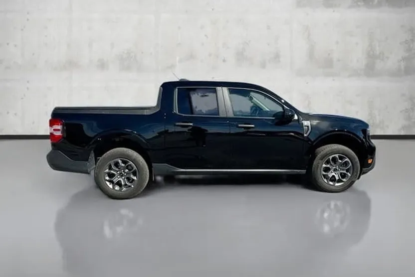 2025 Ford Maverick XLT photo 1