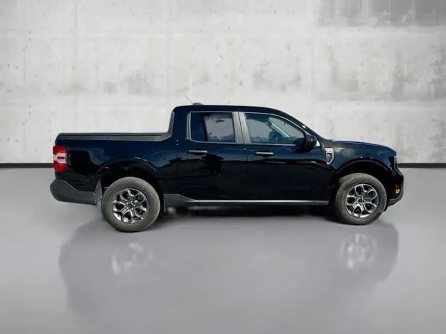 2025 Ford Maverick XLT photo 1