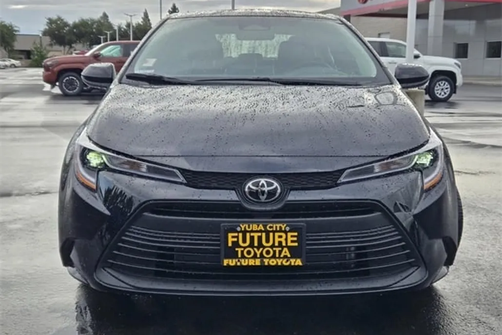 2025 Toyota Corolla LE photo 1