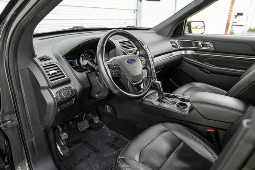 2016 Ford Explorer Limited photo 1
