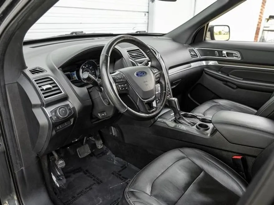 2016 Ford Explorer Limited photo 1