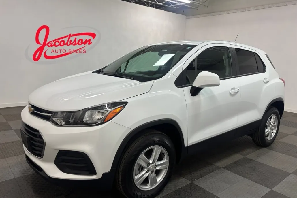 2021 Chevrolet Trax LS photo 1