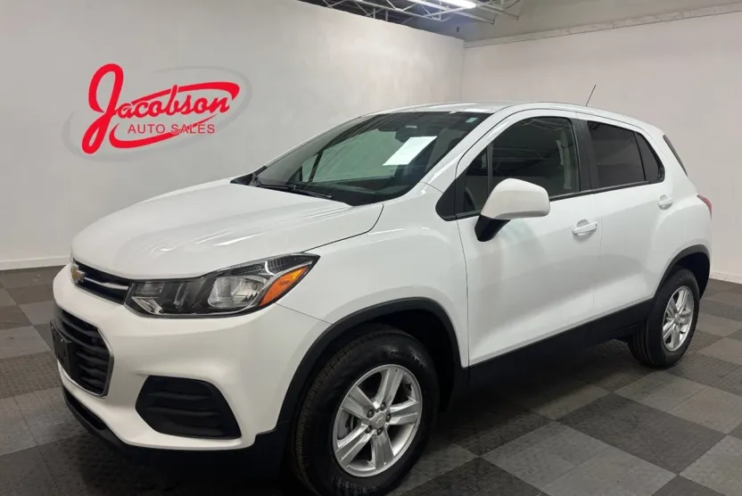 2021 Chevrolet Trax LS photo 1