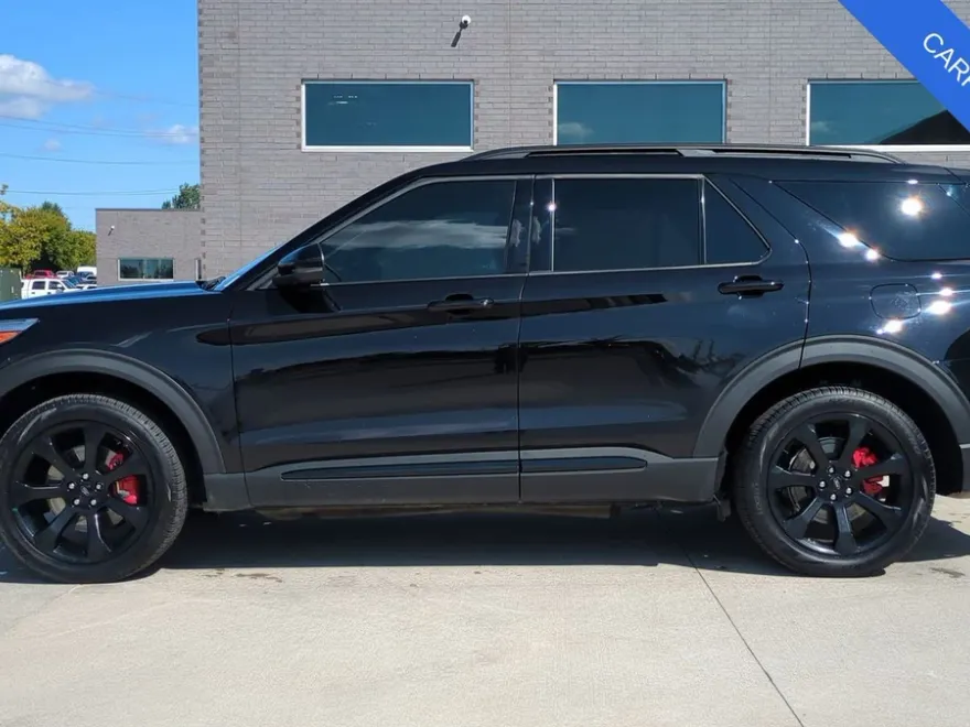 2024 Ford Explorer ST photo 1