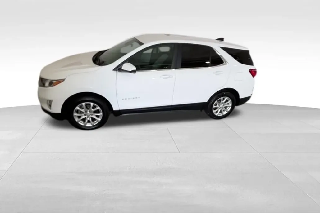 2021 Chevrolet Equinox LT photo 1