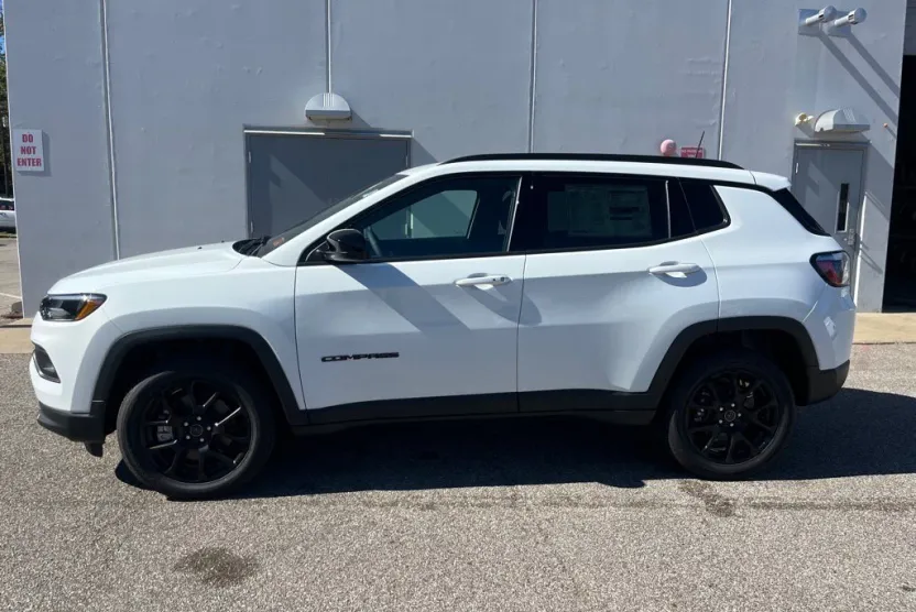 2026 Jeep Compass Latitude Altitude photo 1