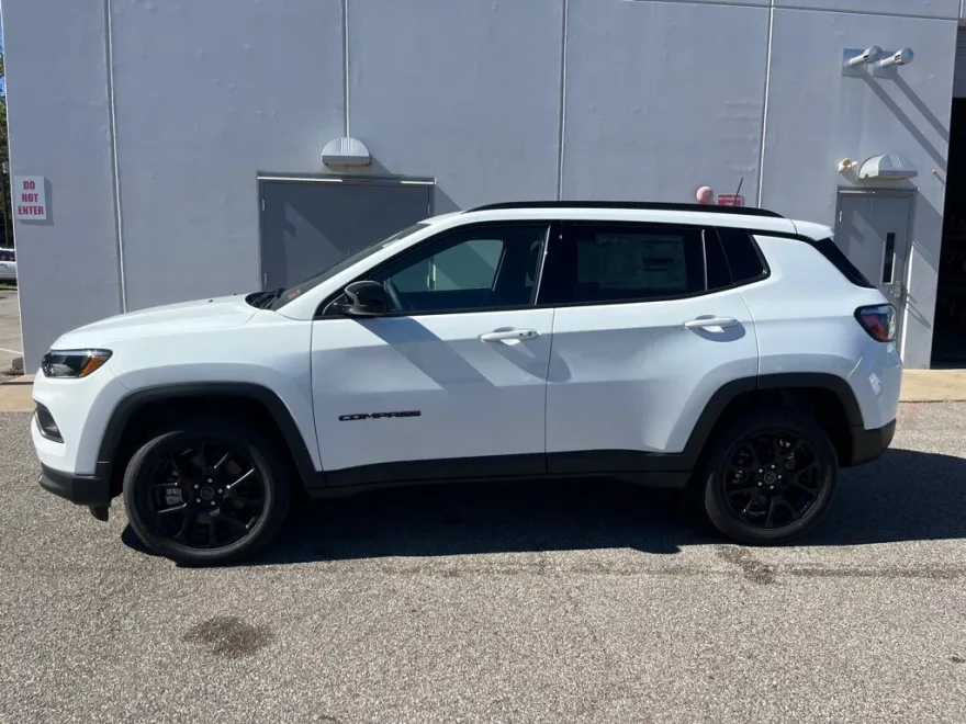 2026 Jeep Compass Latitude Altitude photo 1