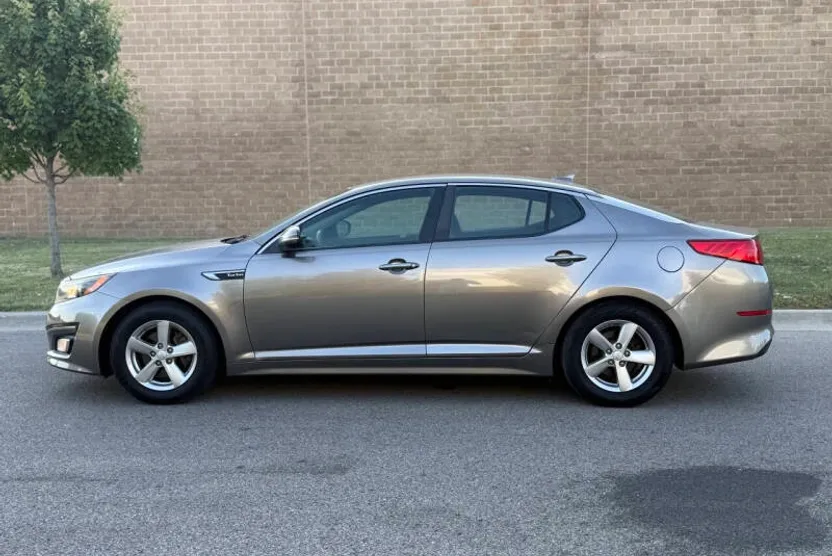 2015 Kia Optima LX photo 1