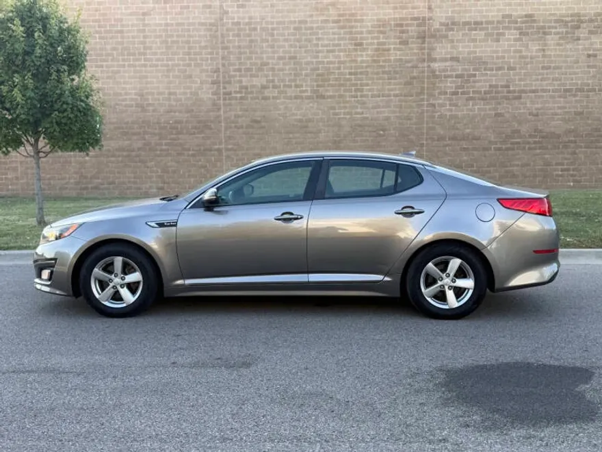 2015 Kia Optima LX photo 1