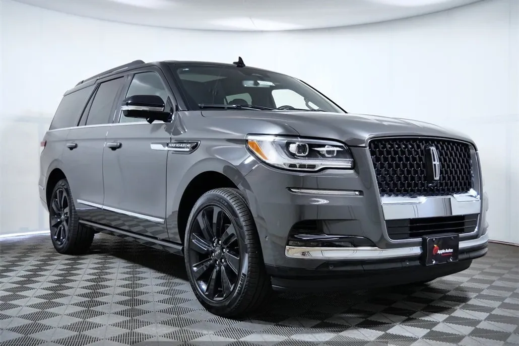2024 Lincoln Navigator Black Label photo 1