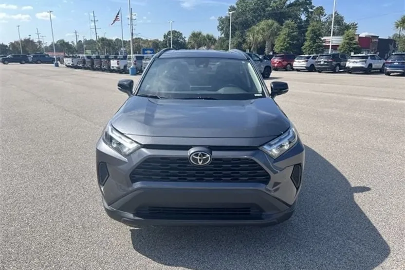 2023 Toyota RAV4 XLE photo 1