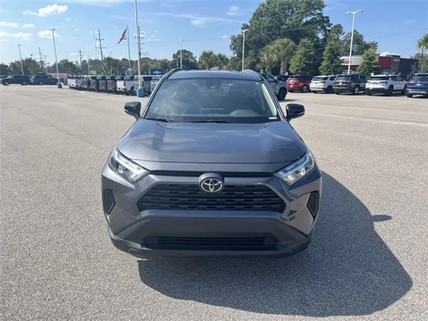 2023 Toyota RAV4 XLE photo 1