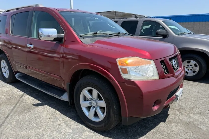 2011 Nissan Armada SV photo 1