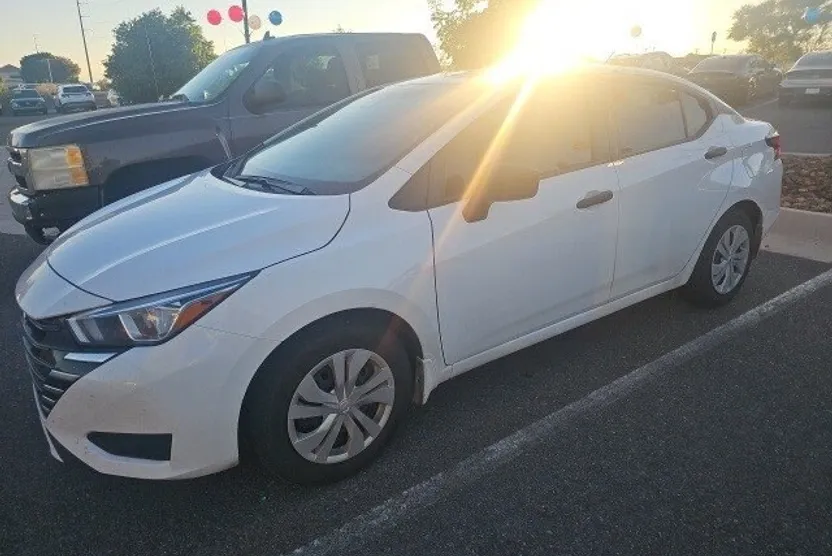 2024 Nissan Versa 1.6 S photo 1
