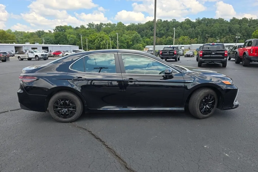 2021 Toyota Camry Hybrid LE photo 1