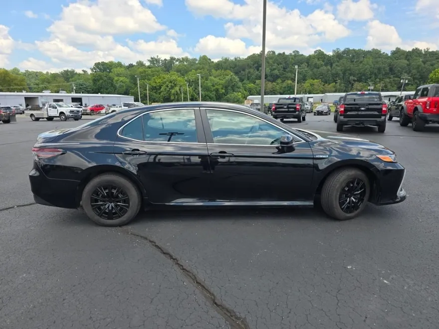 2021 Toyota Camry Hybrid LE photo 1