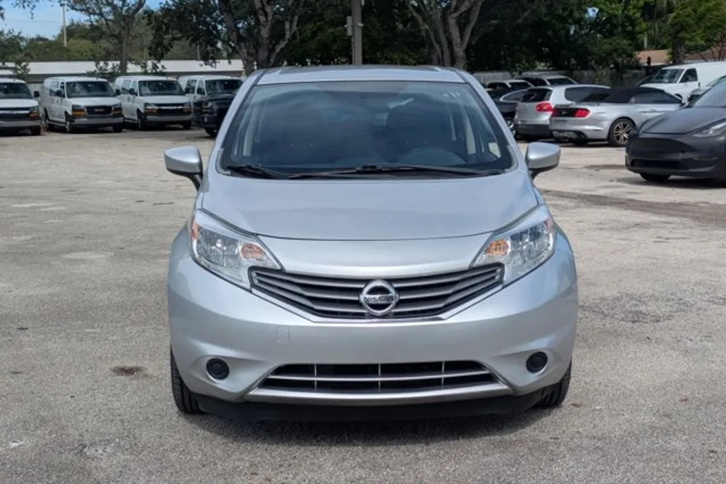 2016 Nissan Versa Note SV photo 1