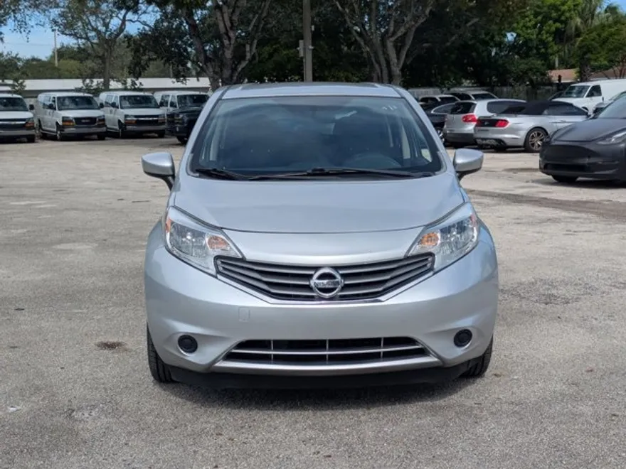 2016 Nissan Versa Note SV photo 1