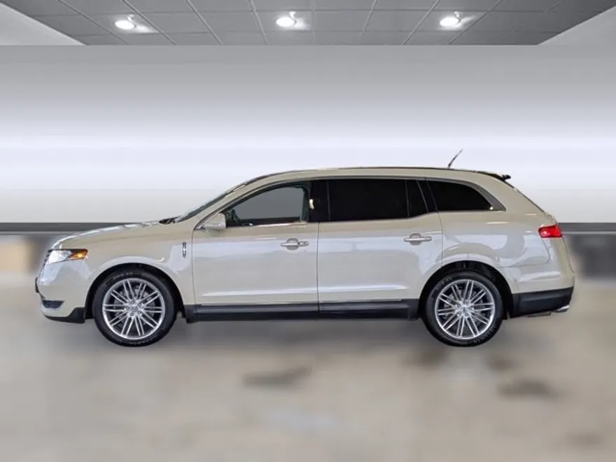 2018 Lincoln MKT Reserve photo 1