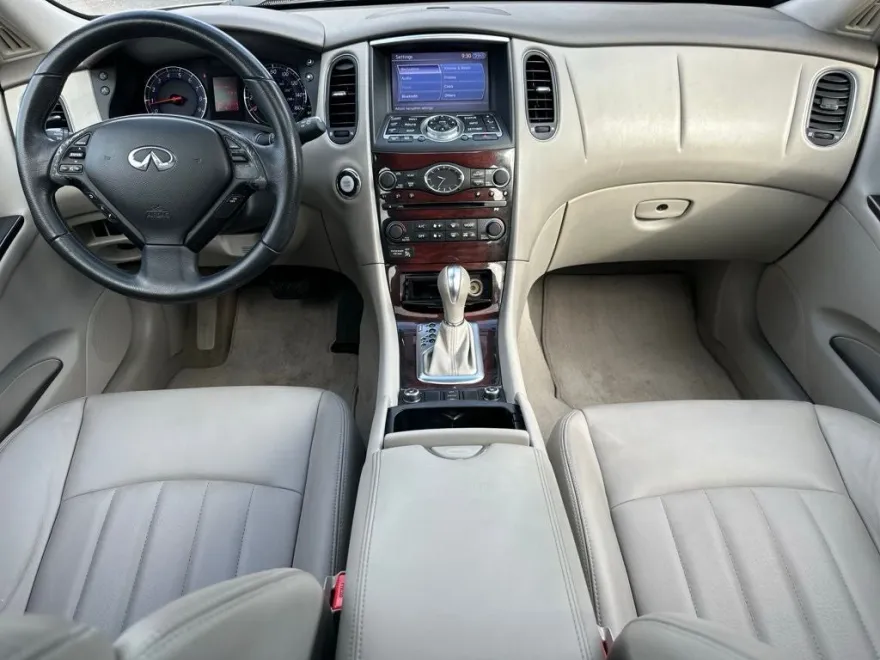 2010 Infiniti EX35 Journey photo 1