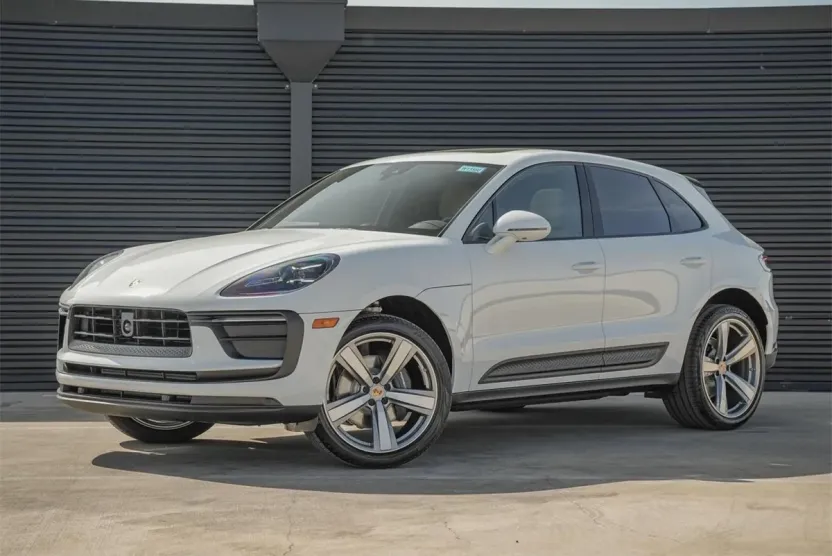 2025 Porsche Macan Base photo 1