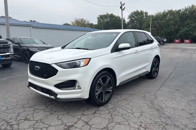 2020 Ford Edge ST photo 1