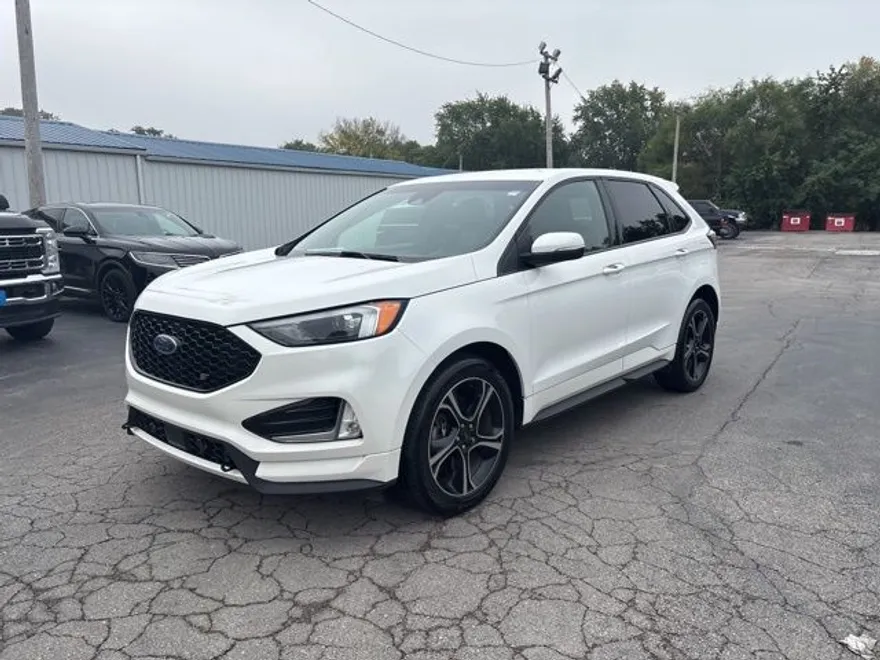 2020 Ford Edge ST photo 1