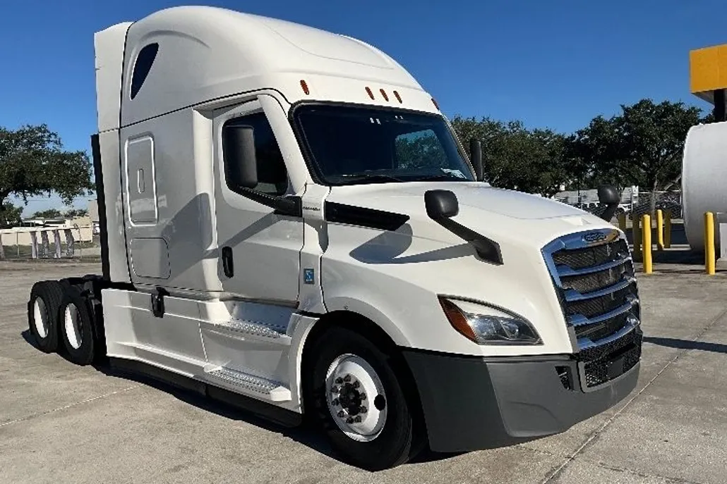 2022 Freightliner Cascadia 126" Sleeper Cab photo 1