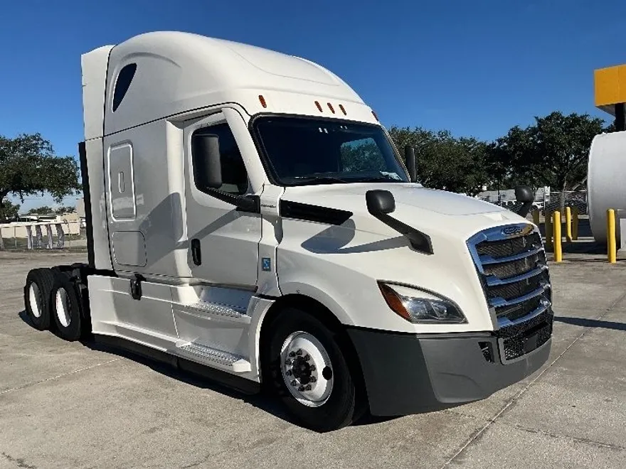 2022 Freightliner Cascadia 126" Sleeper Cab photo 1